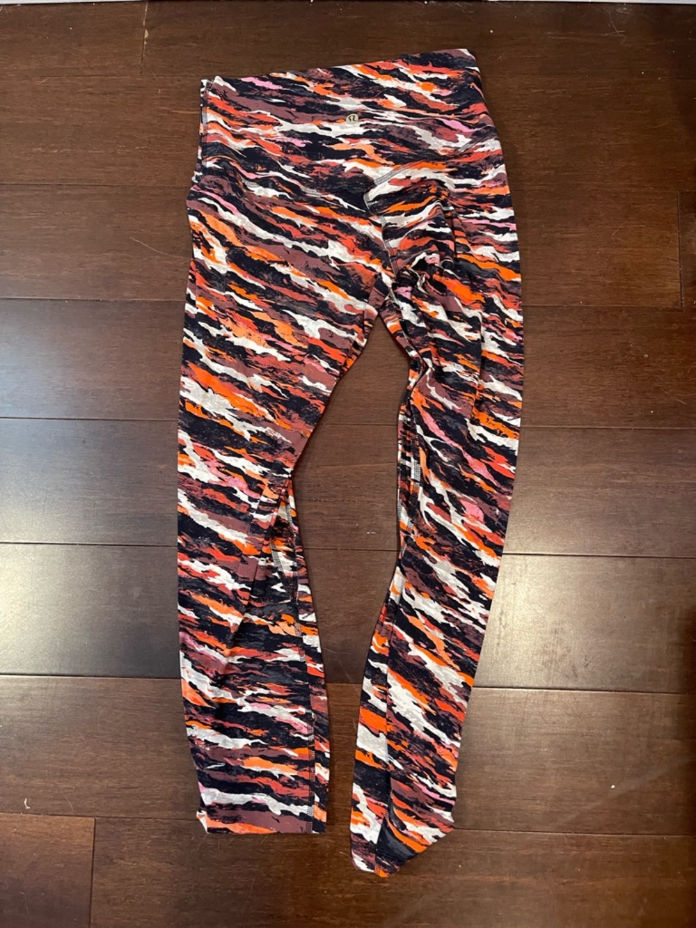 Lululemon Lunar New Year Align High-
Rise Pant 25" Tiger Tide Smoky red multi 6
